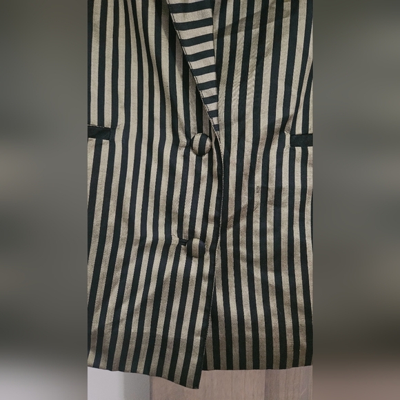 Vintage Striped Gold/Black Metallic blazer. Size medium - Picture 6 of 10